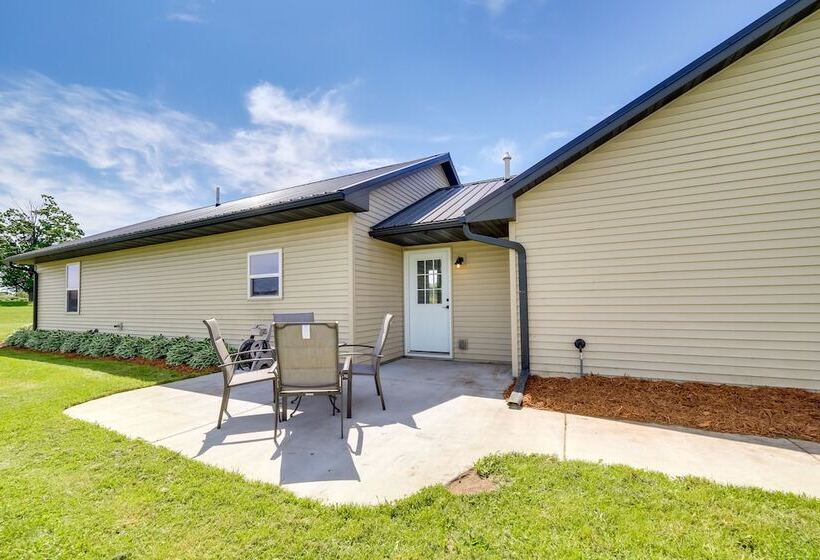 Peshtigo Dairy Farm Escape: Fire Pit, Grills!