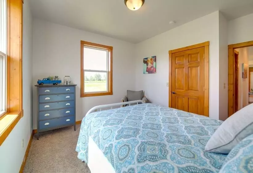 Peshtigo Dairy Farm Escape: Fire Pit, Grills!