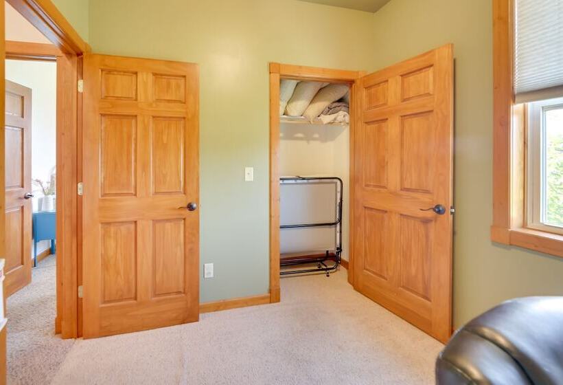 Peshtigo Dairy Farm Escape: Fire Pit, Grills!