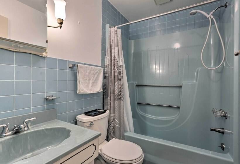 Dog Friendly Lake Ariel Resort Home W/ Deck!