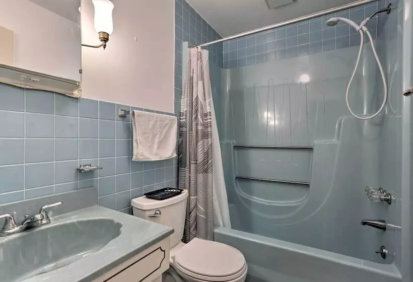 Dog Friendly Lake Ariel Resort Home W/ Deck!