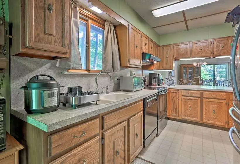 Dog Friendly Lake Ariel Resort Home W/ Deck!