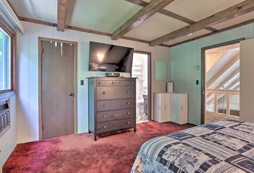 Dog Friendly Lake Ariel Resort Home W/ Deck!