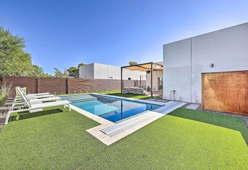 Convenient Phoenix Home W/ Heated Pool & Grill!