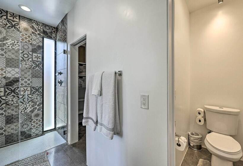 Convenient Phoenix Home W/ Heated Pool & Grill!