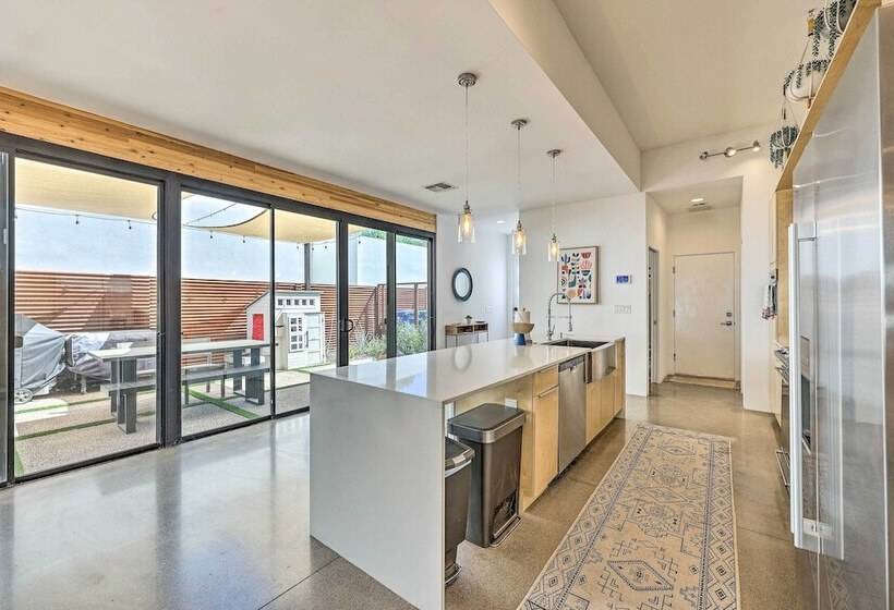 Convenient Phoenix Home W/ Heated Pool & Grill!