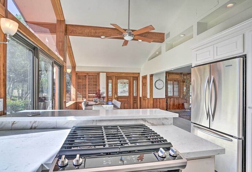 Picturesque Prescott Home W/ Mtn Views & Hot Tub