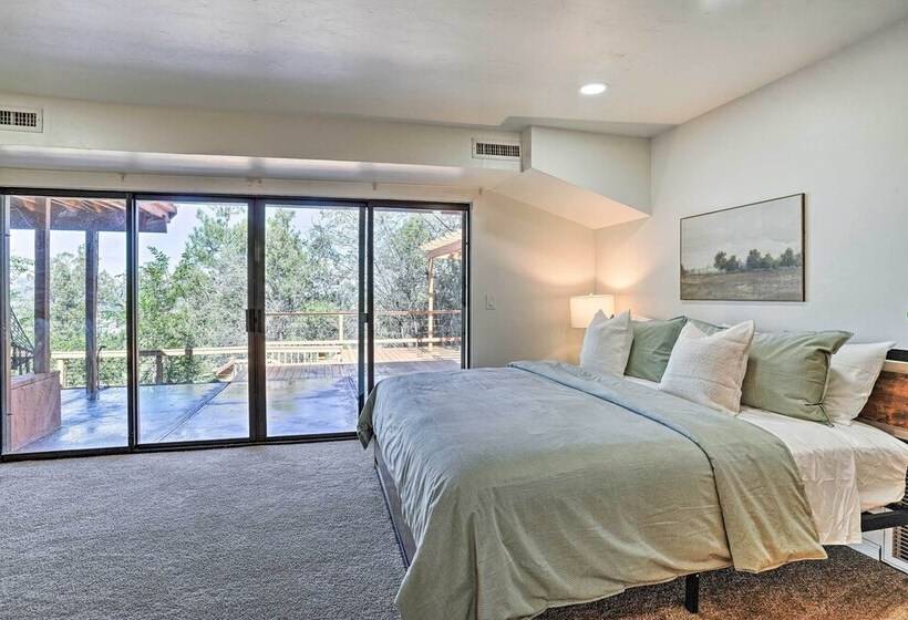 Picturesque Prescott Home W/ Mtn Views & Hot Tub