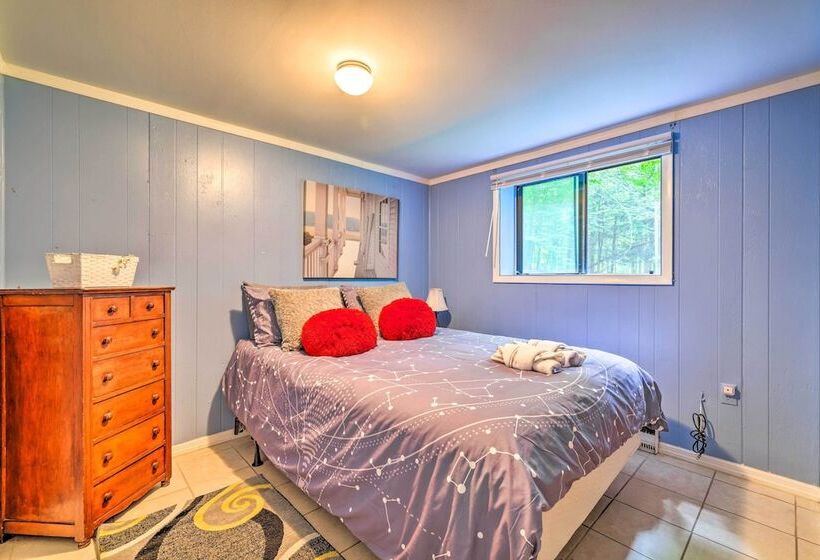 Poconos Cabin < 11 Mi To Tobyhanna State Park!