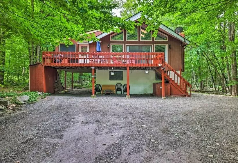 Poconos Cabin < 11 Mi To Tobyhanna State Park!