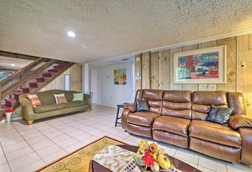 Poconos Cabin < 11 Mi To Tobyhanna State Park!