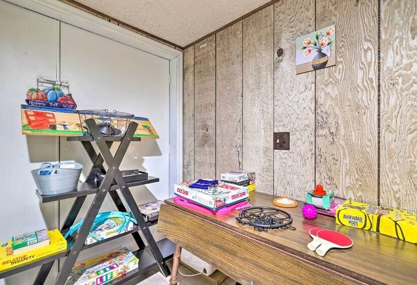 Poconos Cabin < 11 Mi To Tobyhanna State Park!