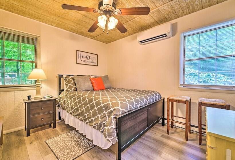 Poconos Cabin < 11 Mi To Tobyhanna State Park!