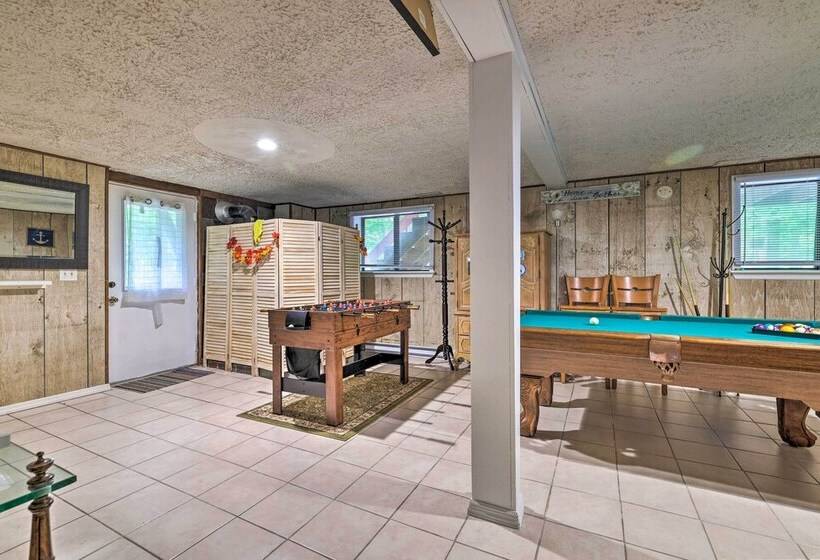 Poconos Cabin < 11 Mi To Tobyhanna State Park!