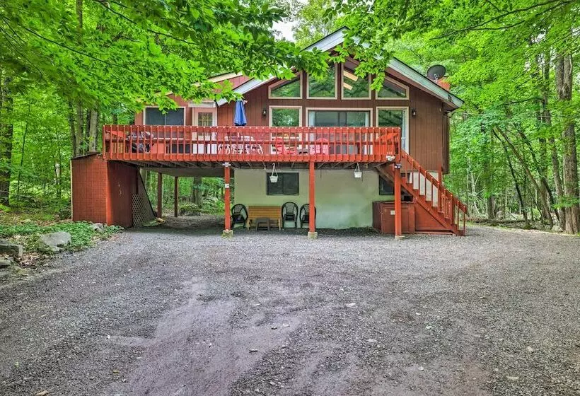 Poconos Cabin < 11 Mi To Tobyhanna State Park!