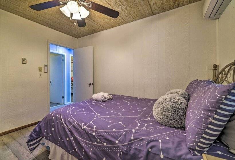 Poconos Cabin < 11 Mi To Tobyhanna State Park!