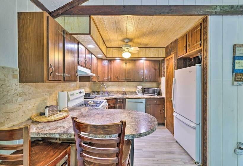 Poconos Cabin < 11 Mi To Tobyhanna State Park!