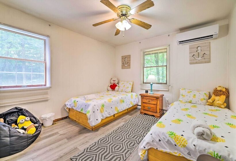 Poconos Cabin < 11 Mi To Tobyhanna State Park!