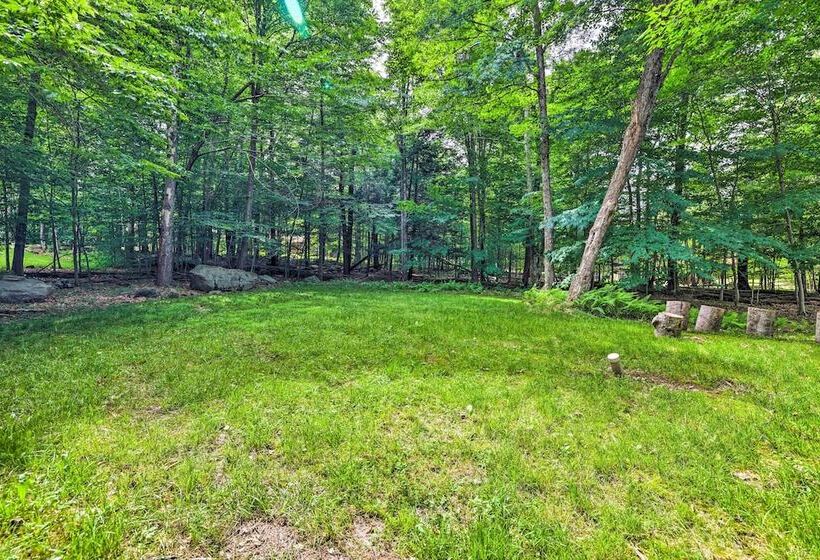 Poconos Cabin < 11 Mi To Tobyhanna State Park!