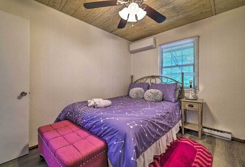 Poconos Cabin < 11 Mi To Tobyhanna State Park!