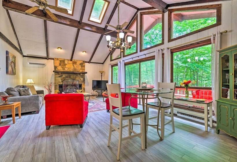 Poconos Cabin < 11 Mi To Tobyhanna State Park!