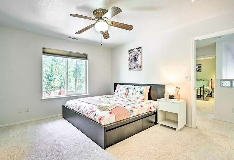 Quaint Flagstaff Retreat W/ Outdoor Dining!