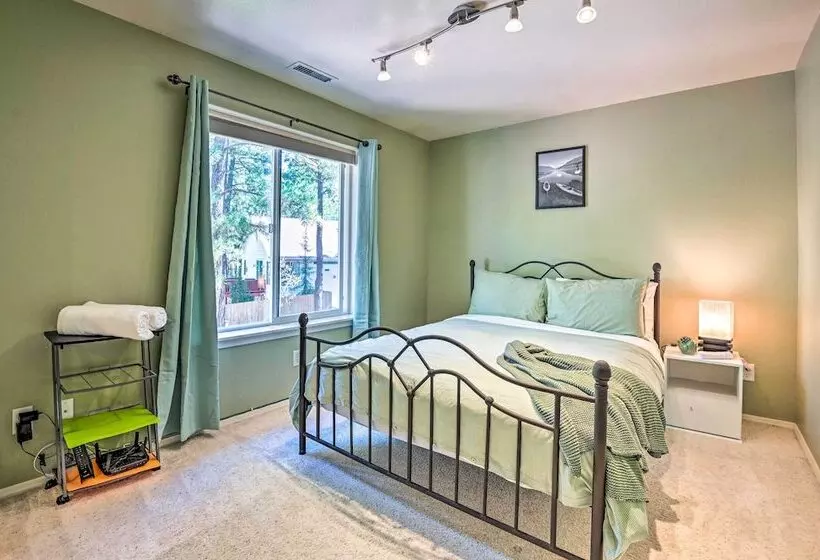 Quaint Flagstaff Retreat W/ Outdoor Dining!