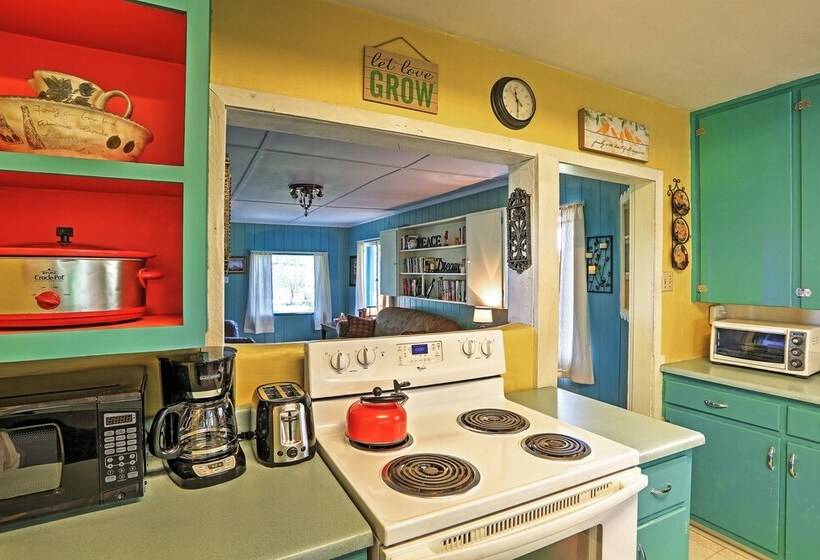 Quiet Durango Farmhouse W/ Beautiful Yard & Gazebo