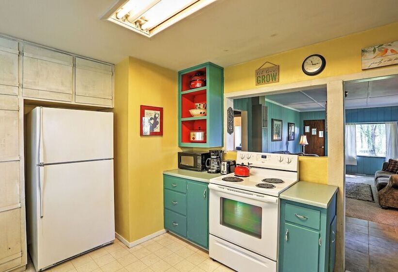 Quiet Durango Farmhouse W/ Beautiful Yard & Gazebo