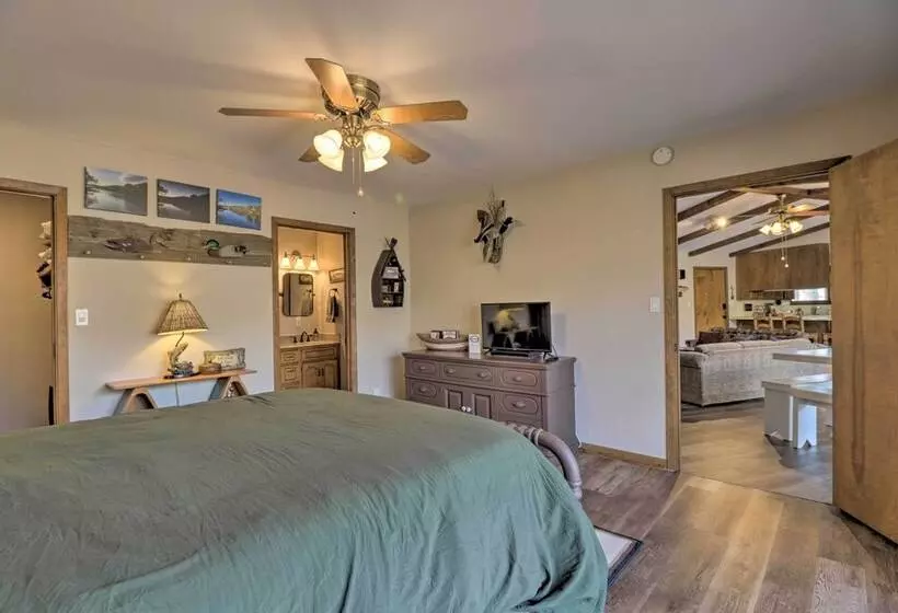 Riverfront Retreat W/ Fire Pit: Fish & Hike!