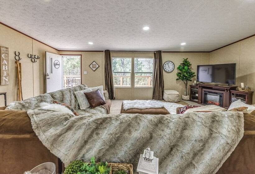 Ruidoso Cabin W/ Hot Tub & On Site Hiking!