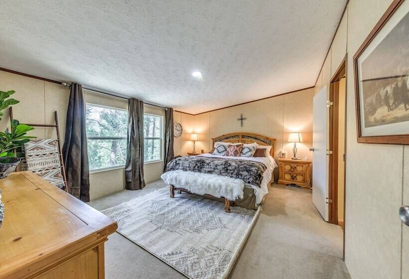 Ruidoso Cabin W/ Hot Tub & On Site Hiking!