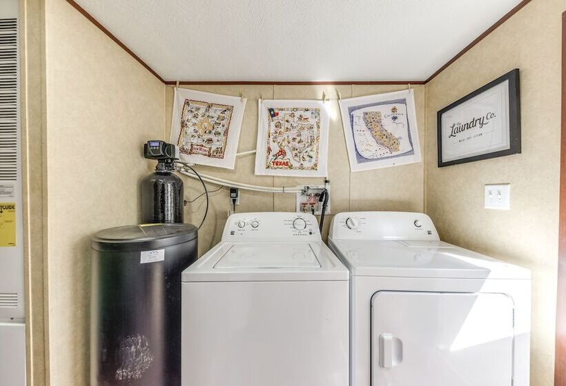 Ruidoso Cabin W/ Hot Tub & On Site Hiking!