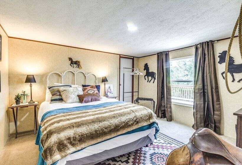 Ruidoso Cabin W/ Hot Tub & On Site Hiking!