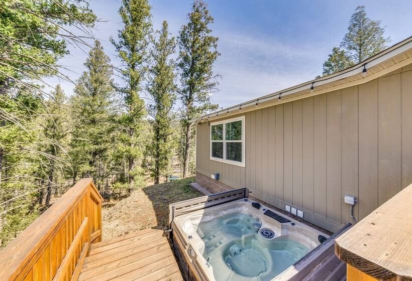 Ruidoso Cabin W/ Hot Tub & On Site Hiking!