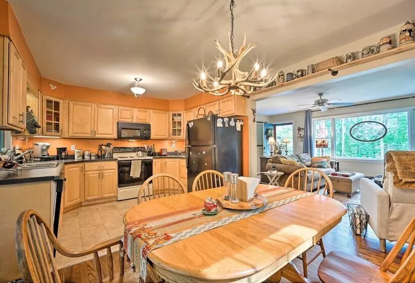 Rustic Adirondacks Home W/ Hot Tub & Lake Access!