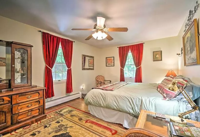 Rustic Adirondacks Home W/ Hot Tub & Lake Access!