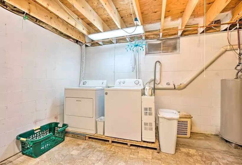 Rustic Adirondacks Home W/ Hot Tub & Lake Access!