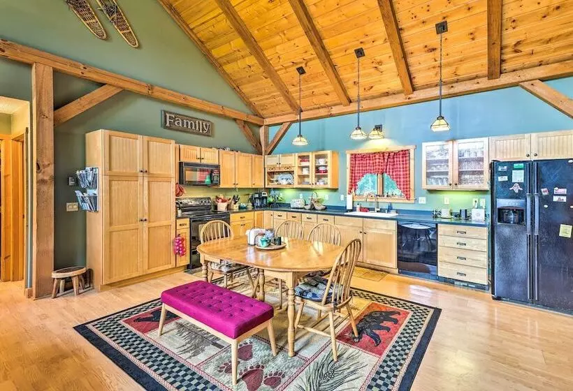 Slaty Fork Escape W/ Mountain View + Hot Tub!