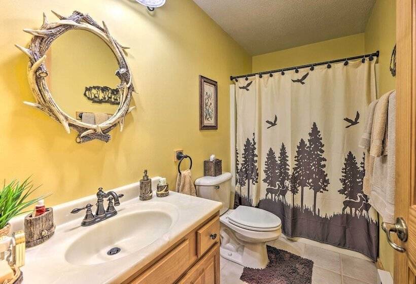 Slaty Fork Escape W/ Mountain View + Hot Tub!