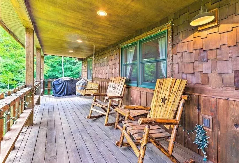 Slaty Fork Escape W/ Mountain View + Hot Tub!