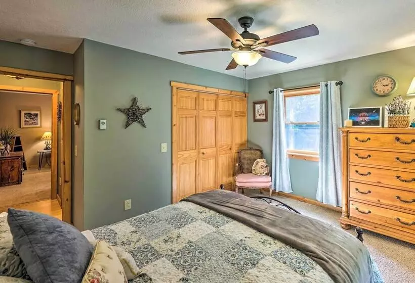 Slaty Fork Escape W/ Mountain View + Hot Tub!