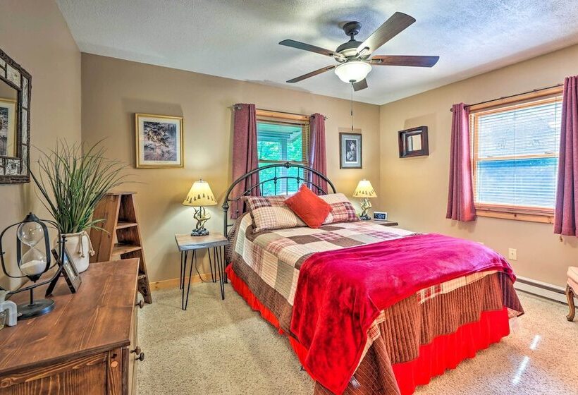 Slaty Fork Escape W/ Mountain View + Hot Tub!