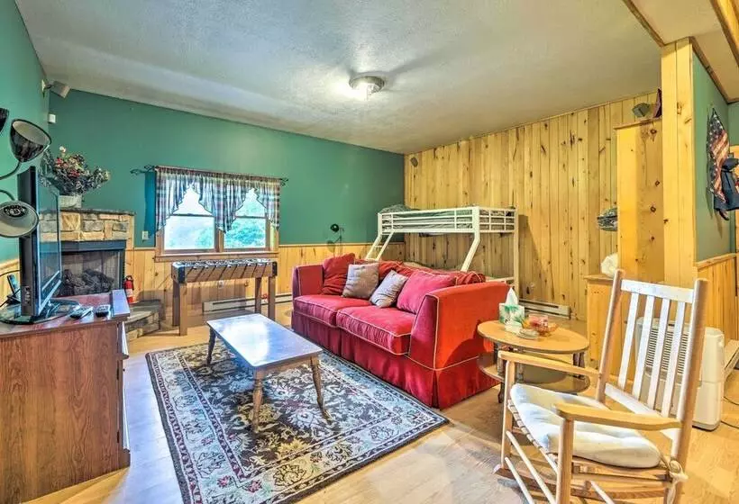 Slaty Fork Escape W/ Mountain View + Hot Tub!