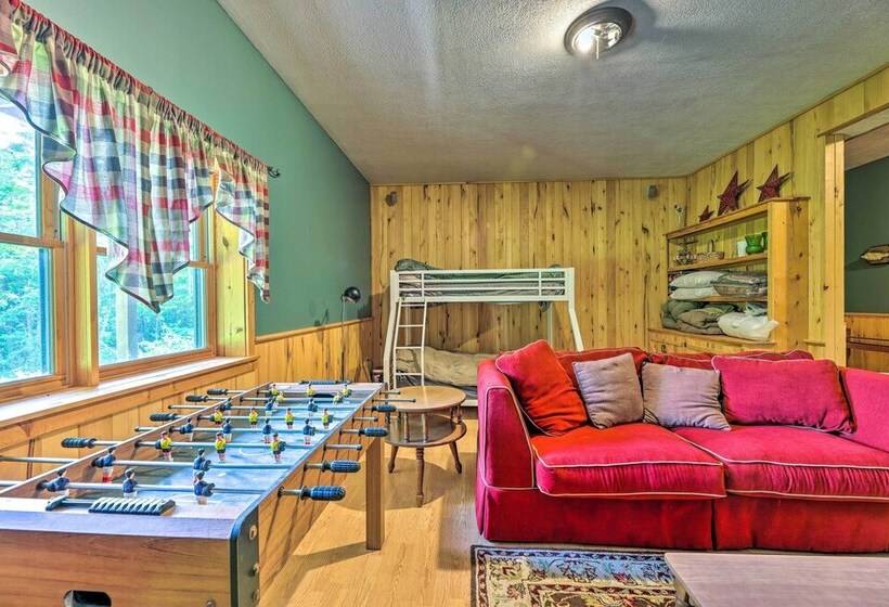 Slaty Fork Escape W/ Mountain View + Hot Tub!