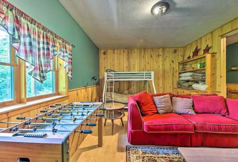 Slaty Fork Escape W/ Mountain View + Hot Tub!