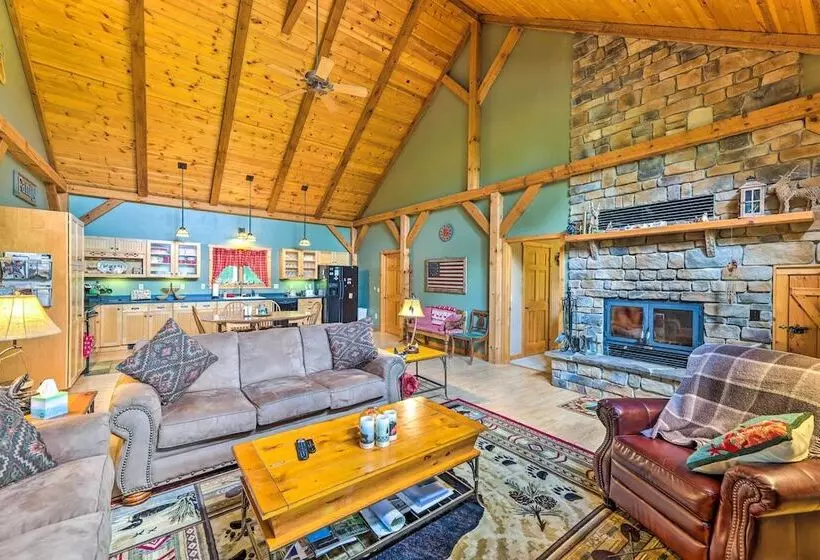 Slaty Fork Escape W/ Mountain View + Hot Tub!