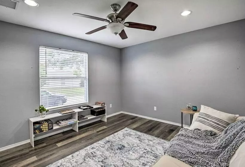 Sleek Rockwall Home Near Dtwn Dallas & Lake!