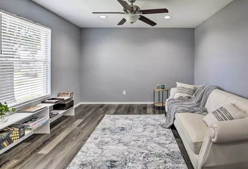 Sleek Rockwall Home Near Dtwn Dallas & Lake!