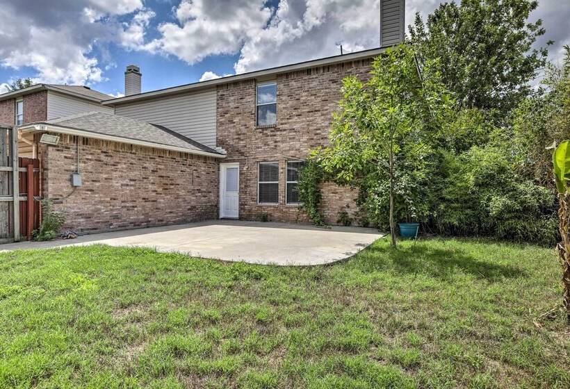 Sleek Rockwall Home Near Dtwn Dallas & Lake!